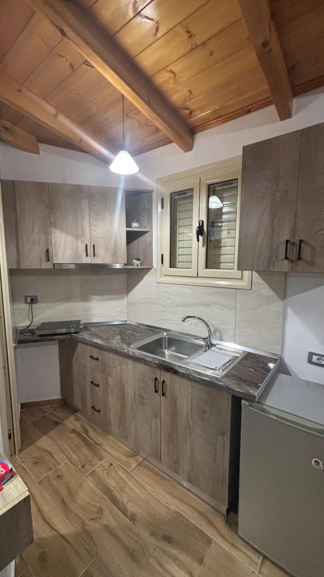 Hotel Vila Andi Zverneci Zewnętrze zdjęcie